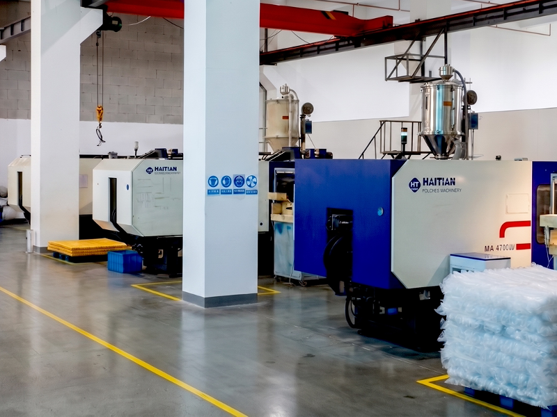 Injection moulding of luminaire housings at NBlite